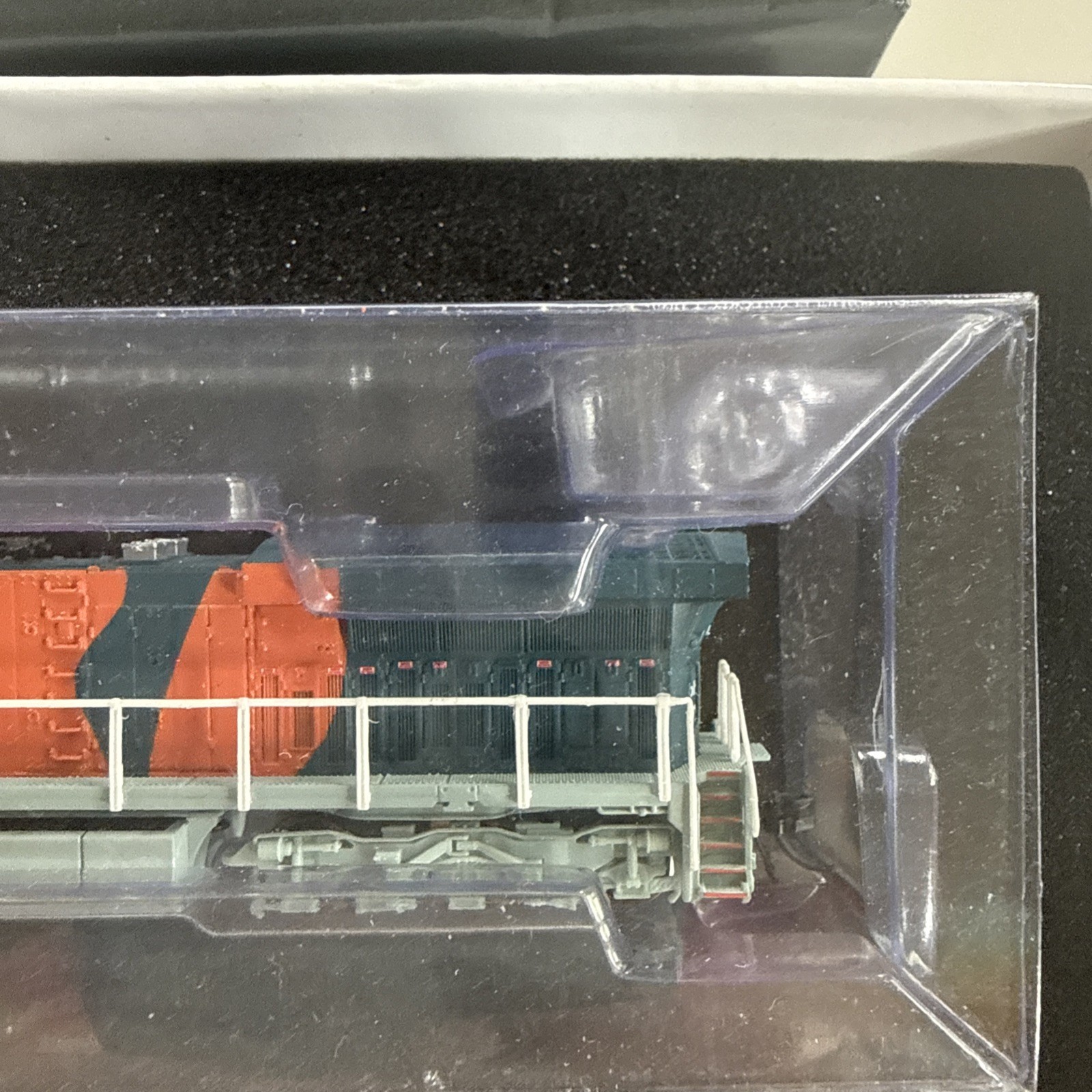 Broadway Limited Paragon With Rolling Thunder 3423 GE AC 6000, BHP #6075