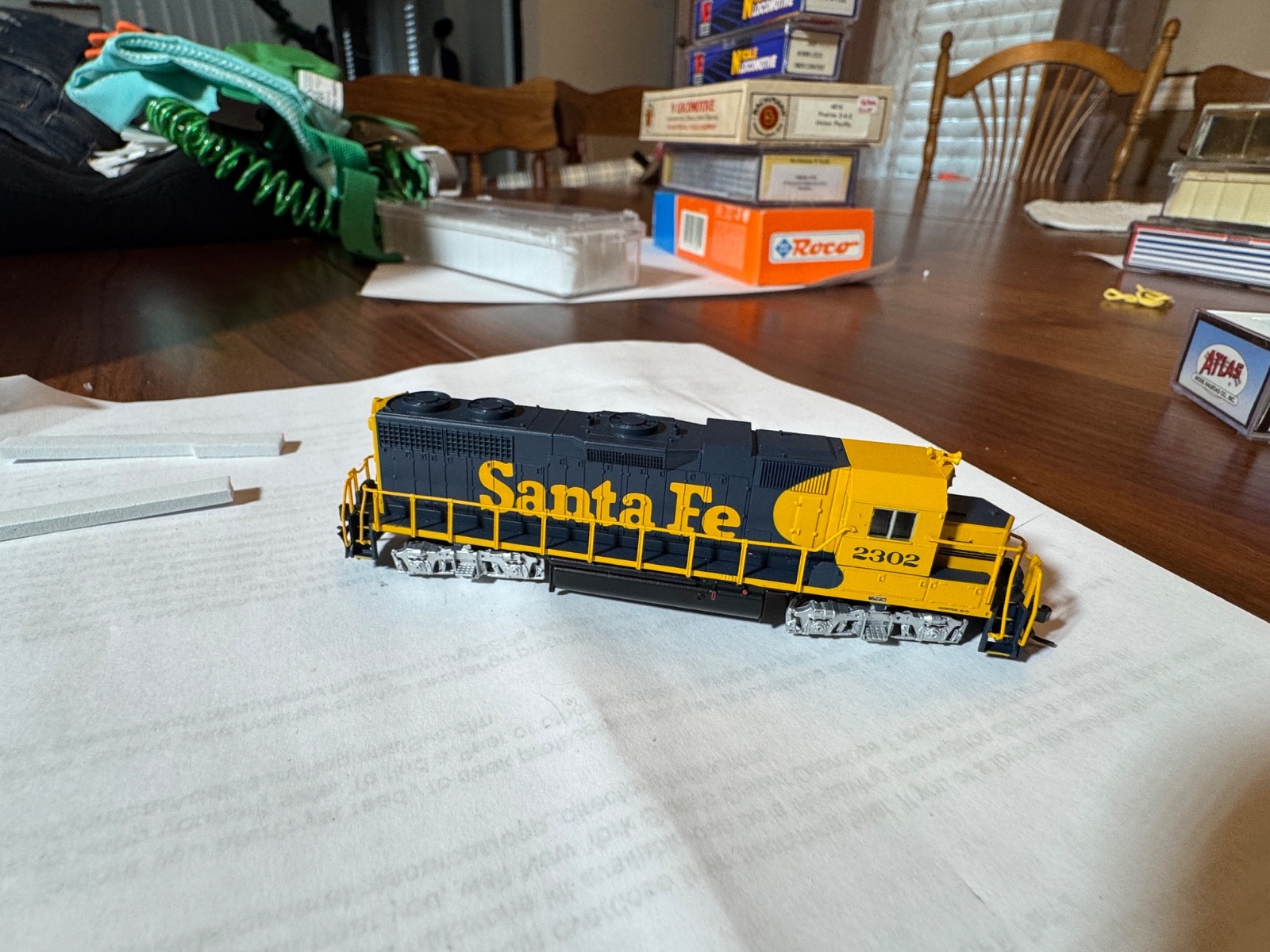ATLAS N SCALE CLASSIC #40 002 747 SANTA FE GP-38 LOW NOSE LOCOMOTIVE #2302