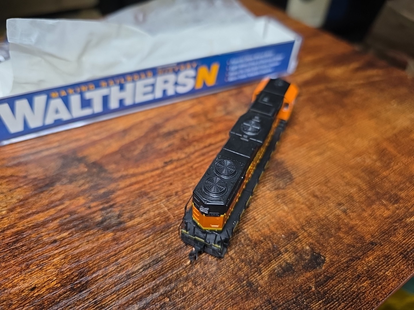 Walthers N 929-50301 EMD GP38-2 BNSF 2102 DCC READY