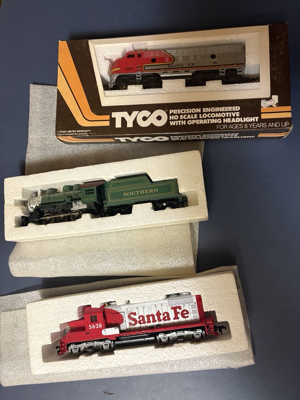 TYCO HO Locomotive Santa Fe & Southern Operating Headlight Red Silver Green