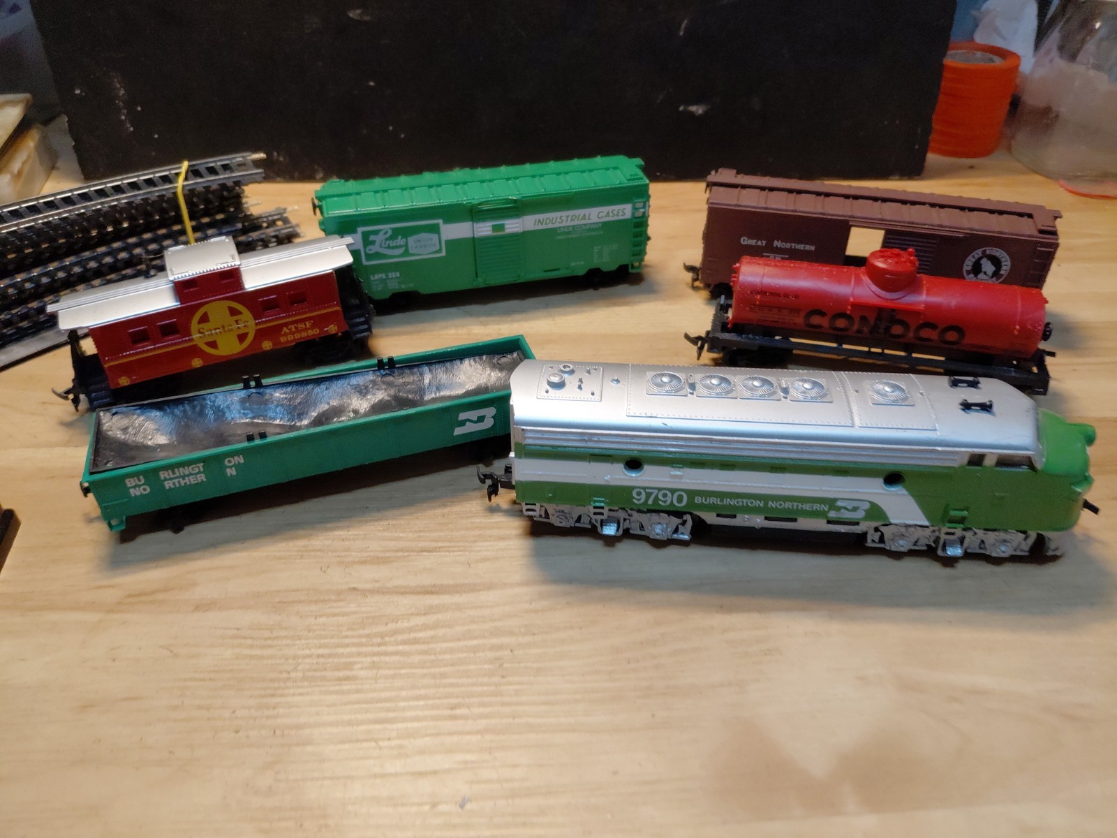 Life Like Ho 9790 Locomotive/track/5 Cars/transformer, Untested As Found