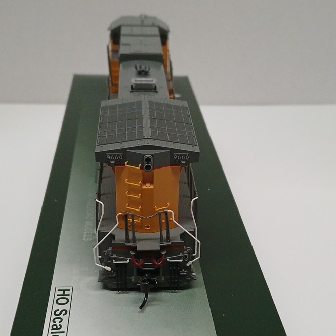 KATO HO Scale GE C44-9W Union Pacific #9660 Diesel Locomotive DC #37-6633