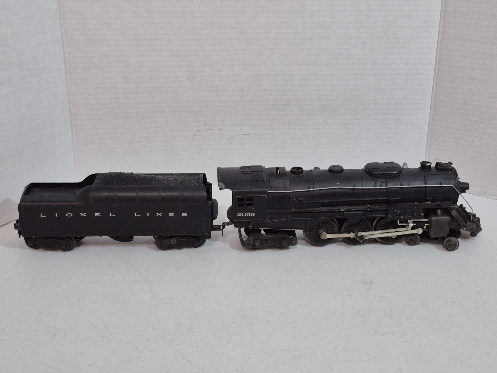 Vintage Lionel 2056 O 4-6-4 Steam Locomotive w/2046W Tender Parts or Repair