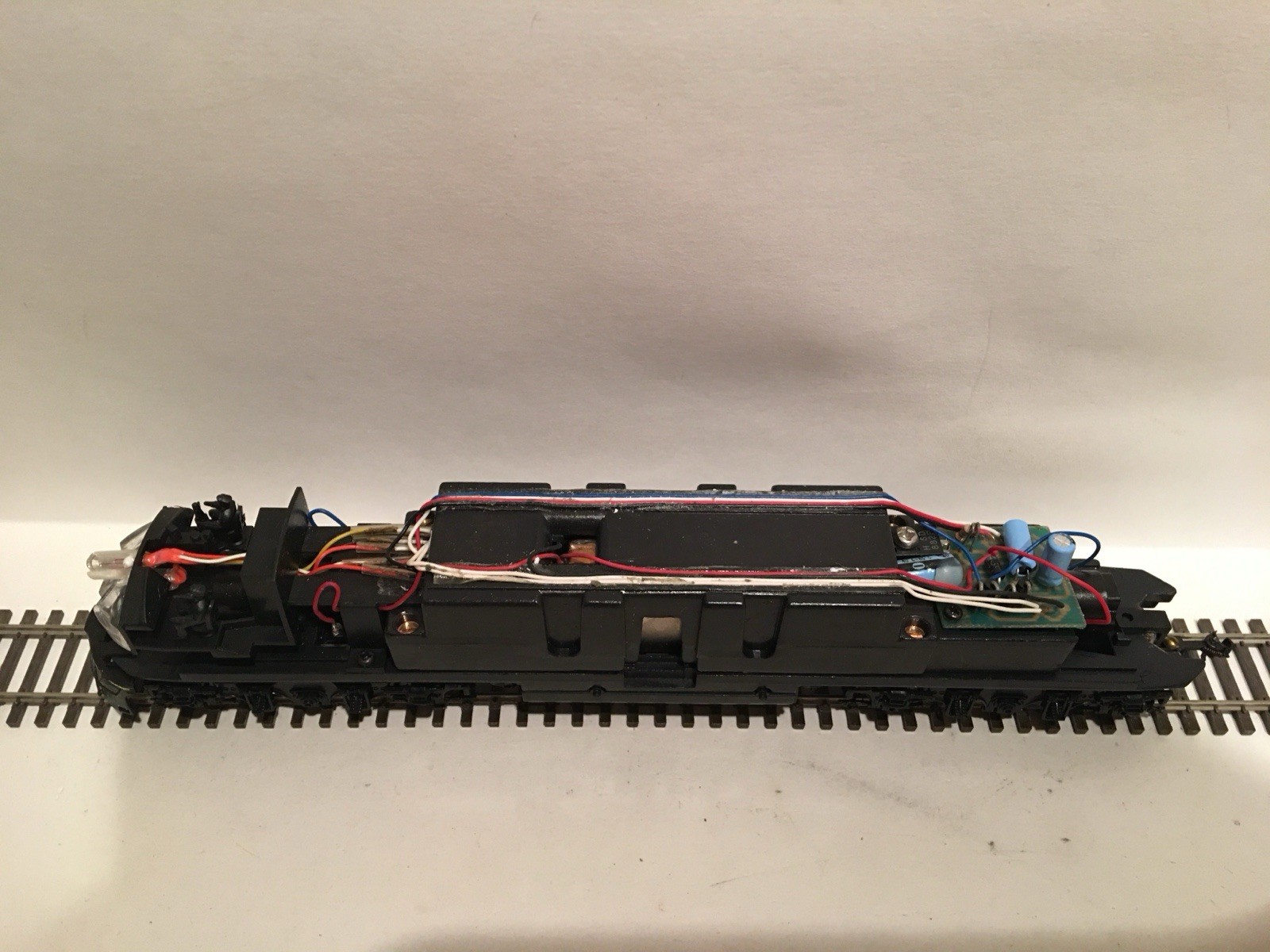 HO Proto 2000 Illinois Central E8/9 Powered Diesel Locomotive IC #4022