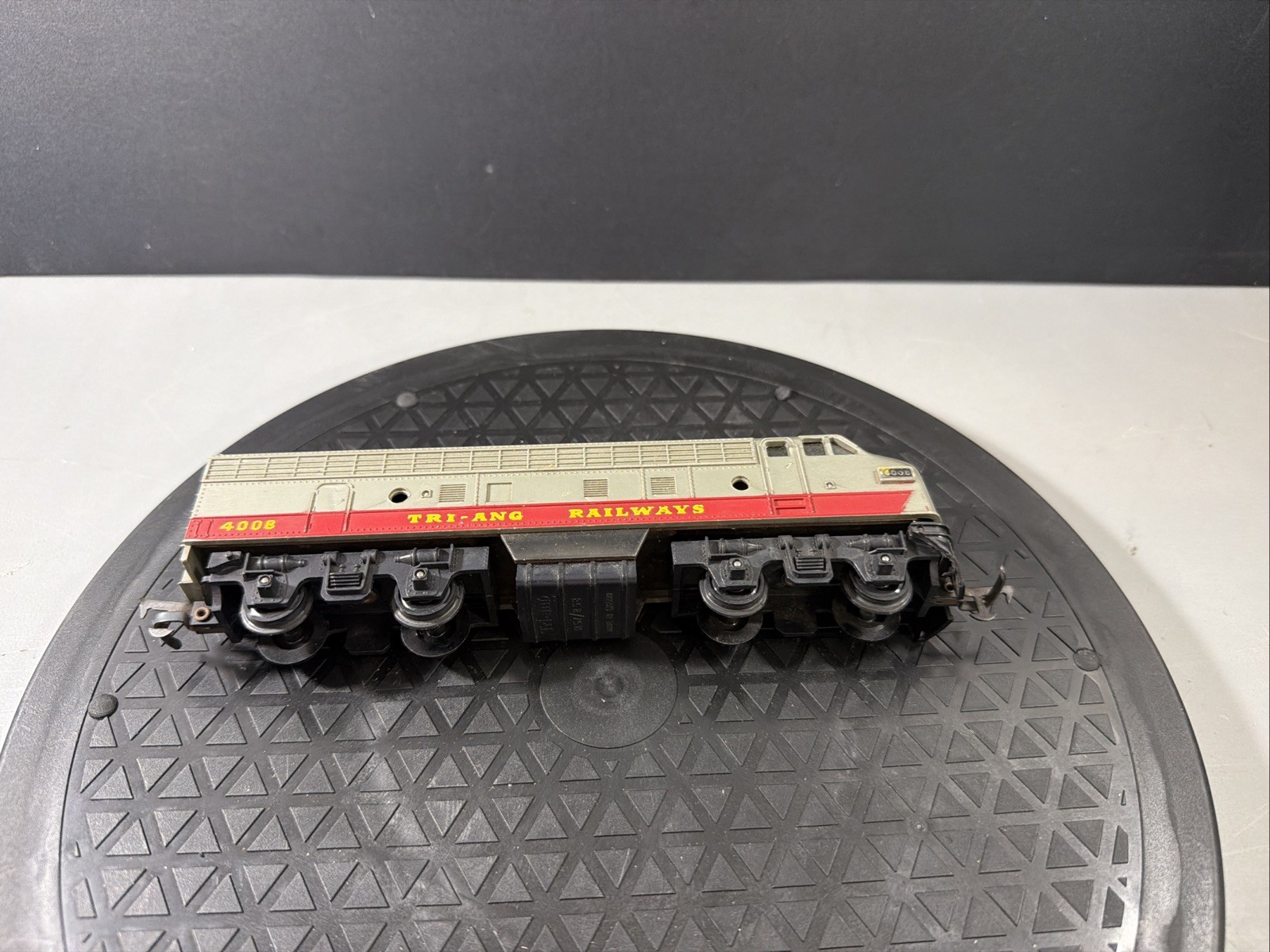 Tri-ang HO Scale Diesel Engine Tri-Ang Railways #4008 Dummy F.11