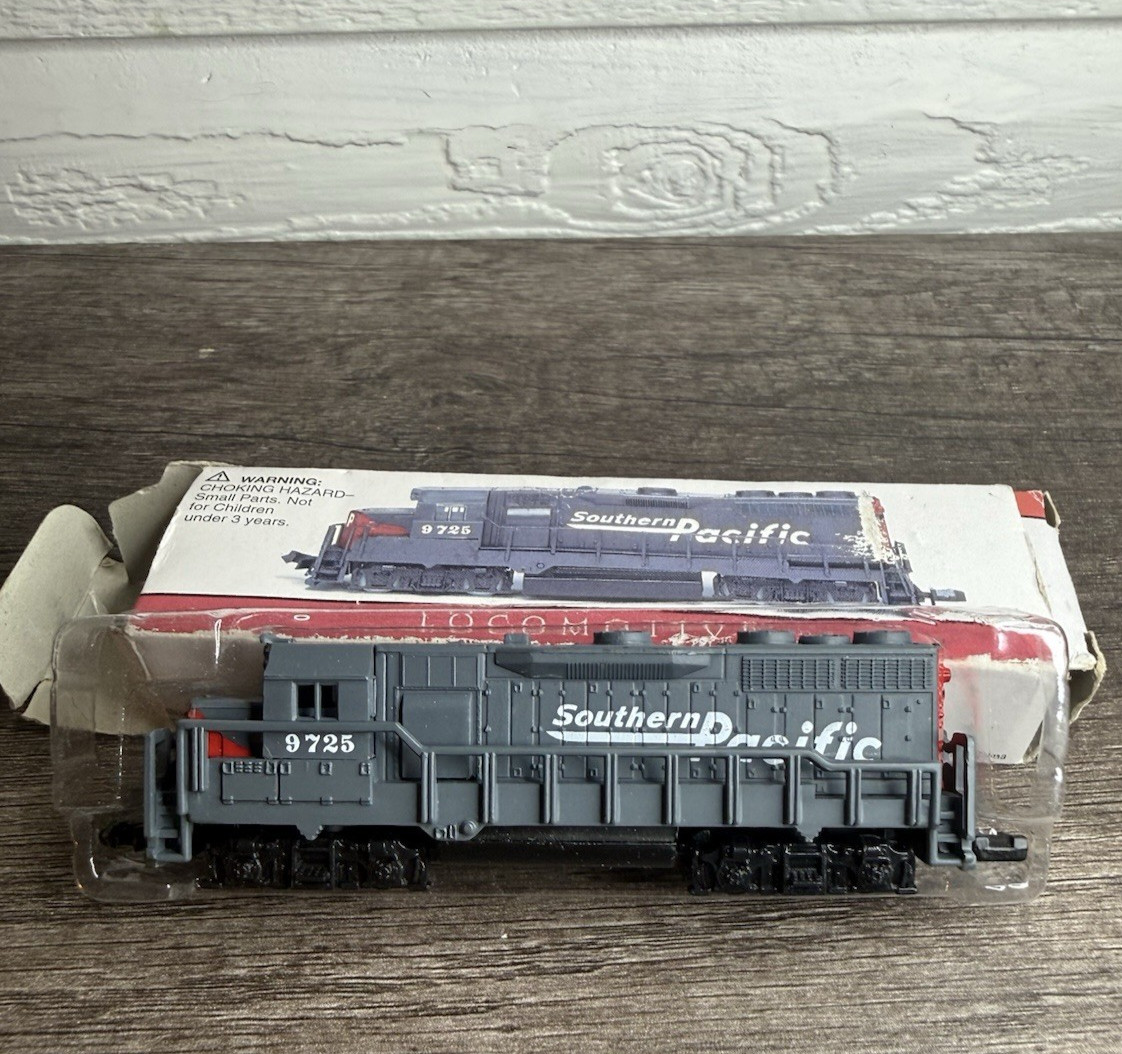 High Speed Rail Products Southern Pacific EMD SW9 N Scale DC Analog Diesel #9725
