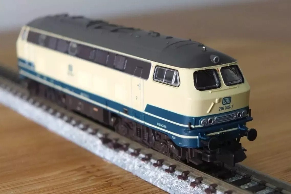 Brawa 61202 N gauge DB BR 216 diesel loco in cream & blue blue livery