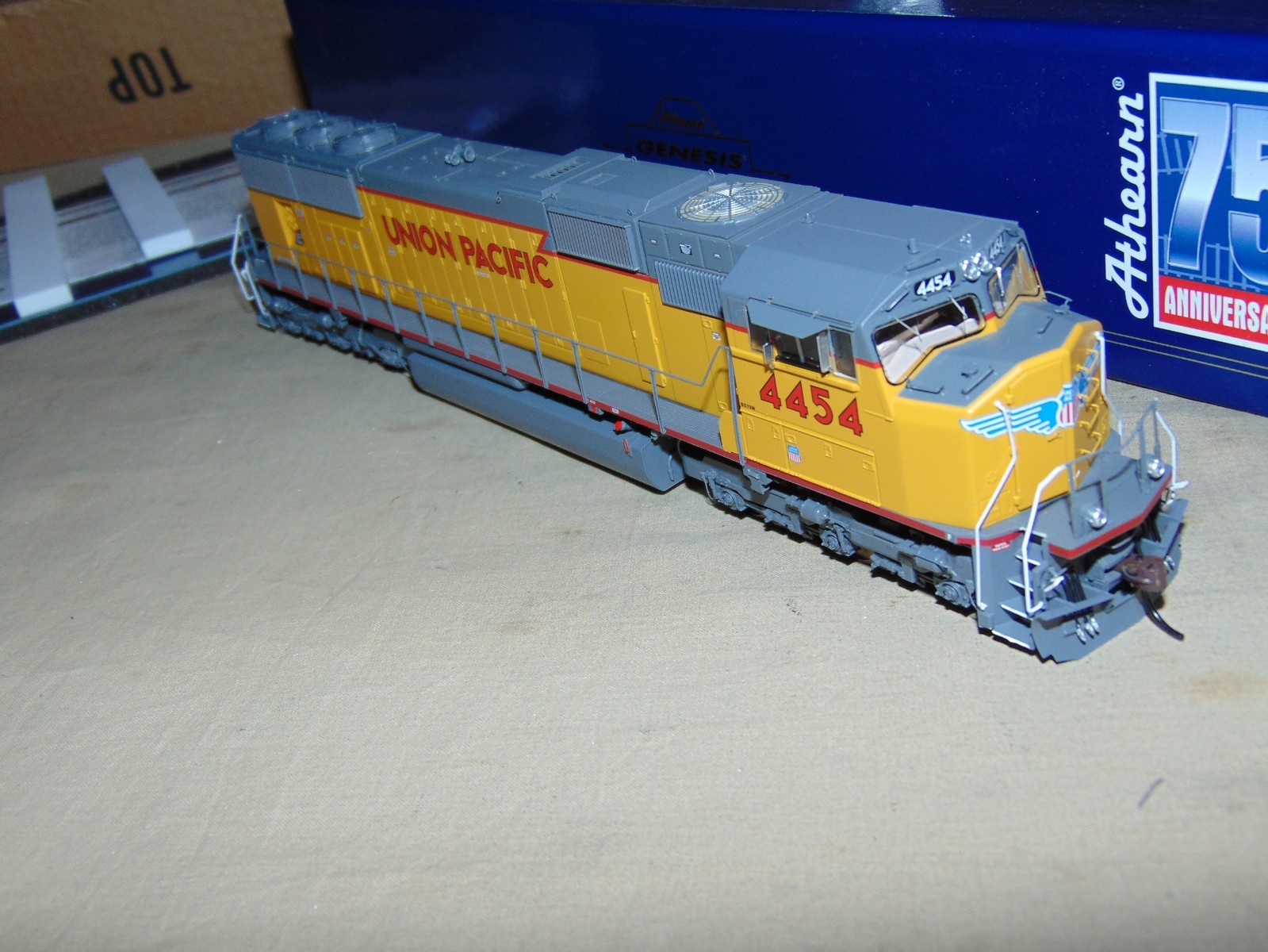 ATHEARN GENESIS HO 75820 UNION PACIFIC SD70M DIESEL DCC & SOUND -BRAND NEW