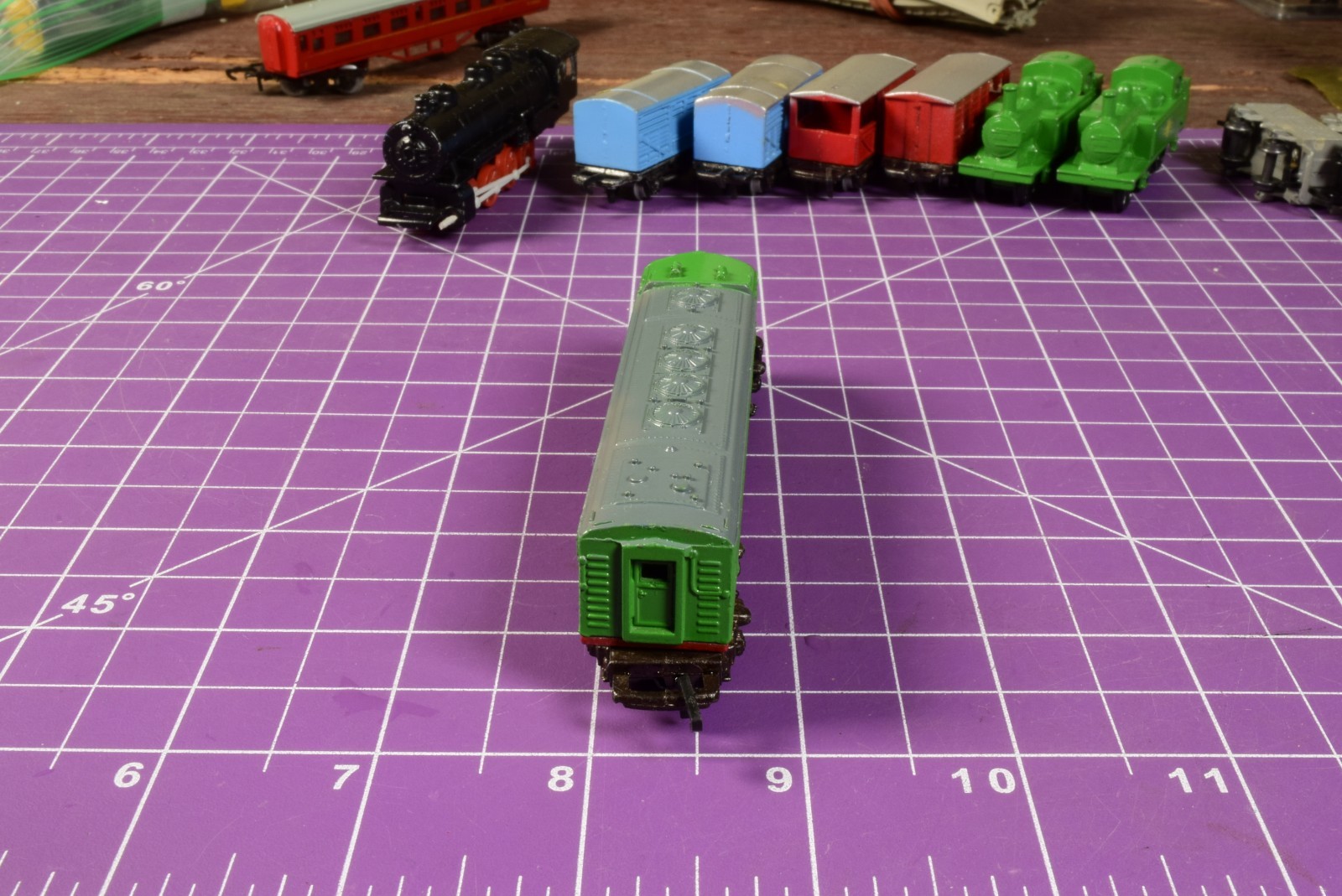 N/OOO SCALE – Lone Star Treble-O-Trains green Locomotive F series even