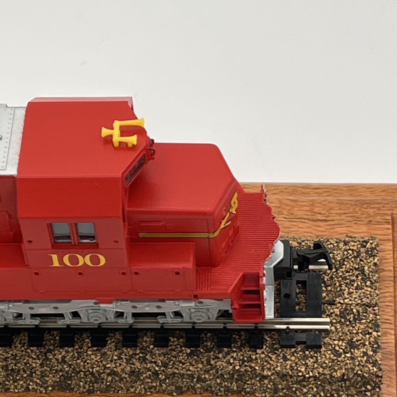 MEHANO HO Scale Santa Fe Diesel Locomotive #100 With IMEX display Box