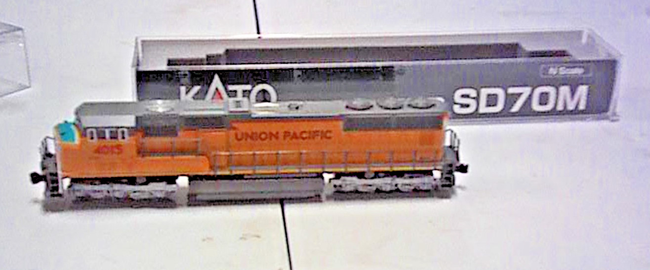 NO SCALE KATO EMD SD70M LOCOMOTIVE – UNION PACIFIC #4015 – NEW
