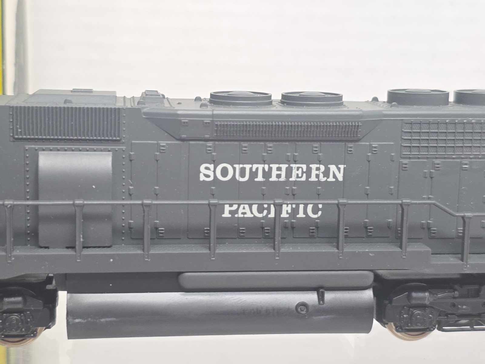 AHM HO Scale 5030-06 Southern Pacific 8444 EMD SD-40 Diesel Loco W/Flywheel NOS