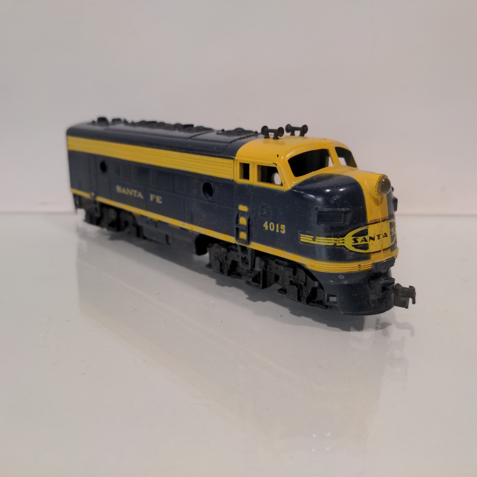HO Mantua Tyco Santa Fe 4015 Diesel Locomotive Engine TESTED Blue/Yellow