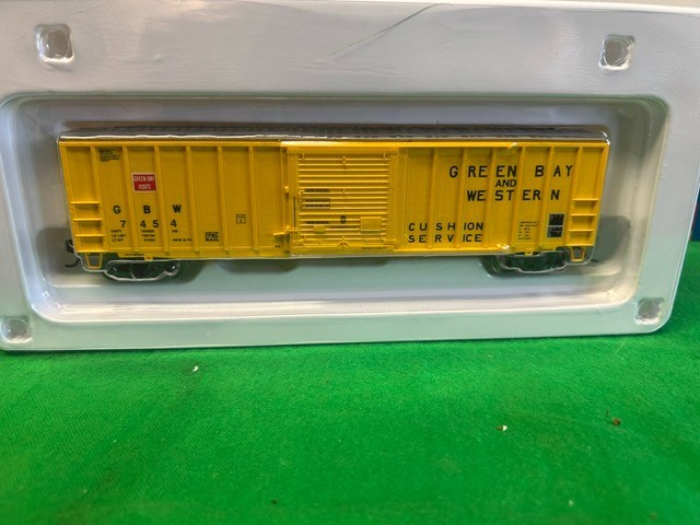 NCE Cab Controler, 1-Walthers Mainline EMD SD60M DCC w/LokSound – CP and CSX DCC
