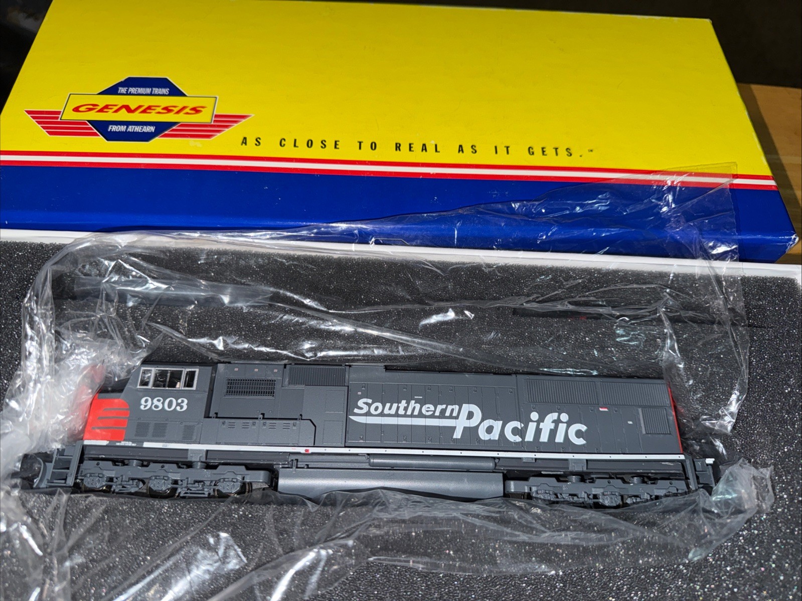 ATHEARN GENESIS HO SCALE G6125 SOUTHERN PACIFIC SD70M SP#9803 NOS