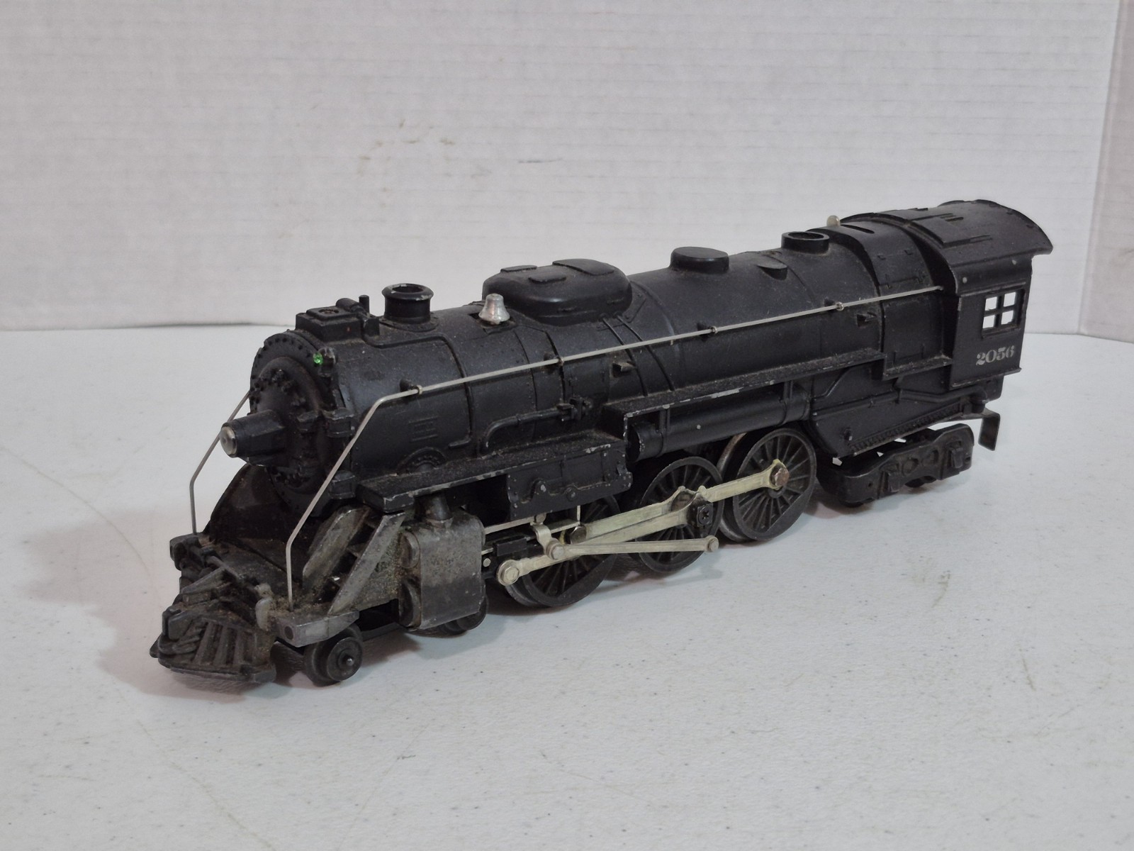 Vintage Lionel 2056 O 4-6-4 Steam Locomotive w/2046W Tender Parts or Repair