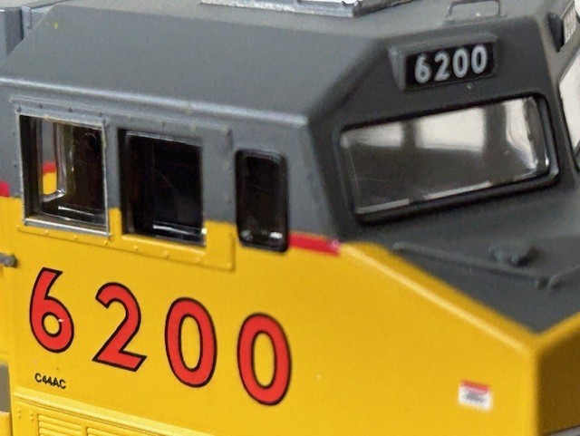UNION PACIFIC- AC4400 ” BUILDING AMERICA FLAG ” LOCO- DC/DCC ready HO Scale NEW
