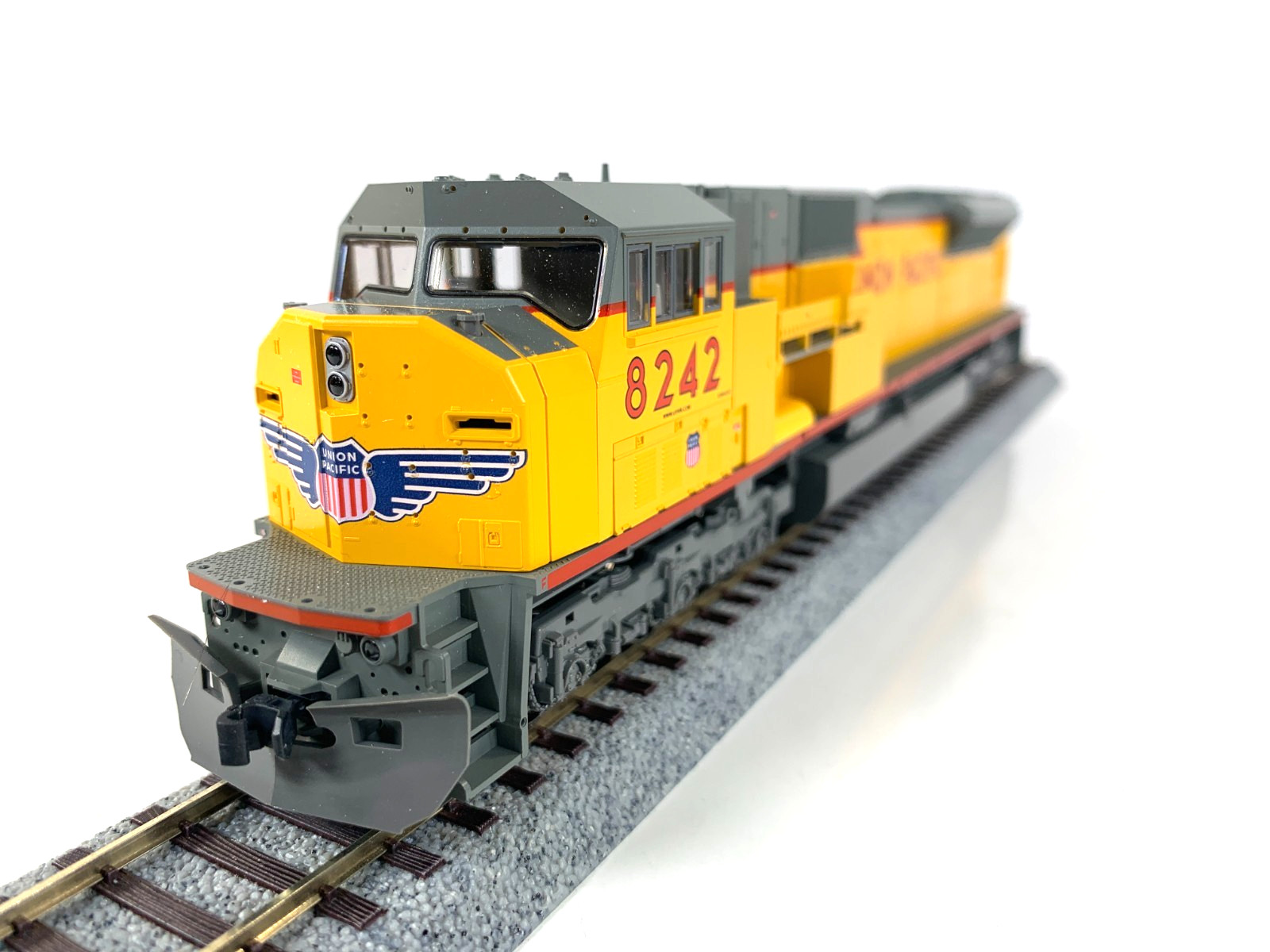 HO Kato 37-6362 Union Pacific #8242 SD90/43MAC Diesel- DC only