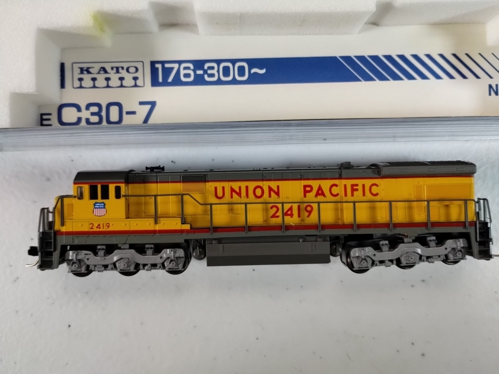 KATO N Scale DC 176-30C UNION PACIFIC #2419 C30-7 MTL Couplers