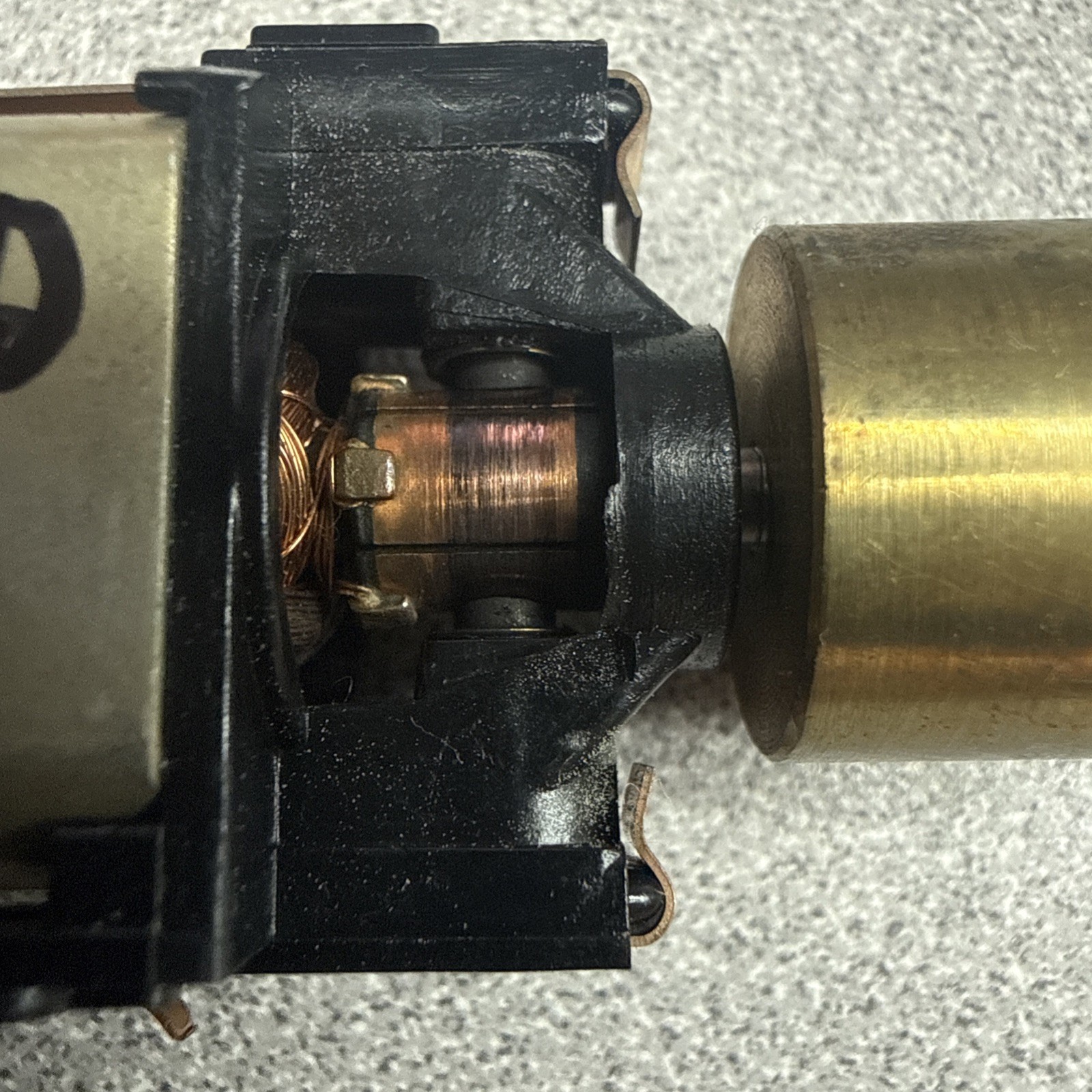 Athearn Sd40–2 Great Running Motor Very Low Hours 3 1/4” Long Dual Flywheel