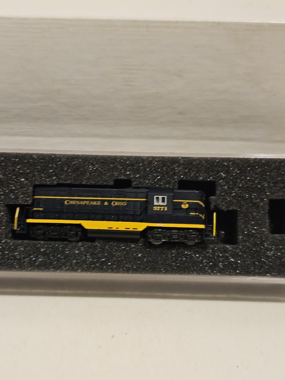 AZL Z Scale C&O GP7 Loco 6202. RD #5771 American Z Line Chesapeake & Ohio