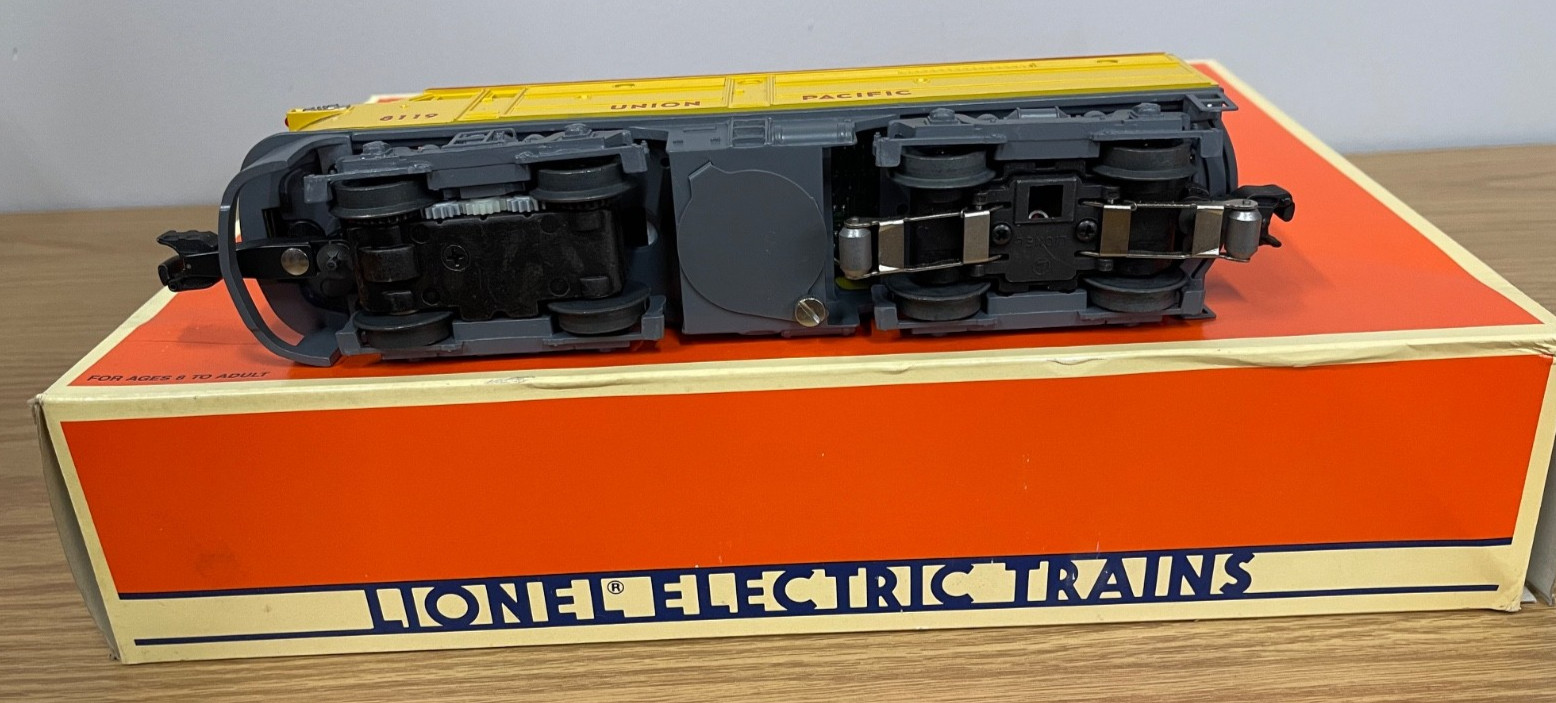 Lionel #18119 Union Pacific Alco AA Diesel Engine Locomotive Train O Gauge Pair