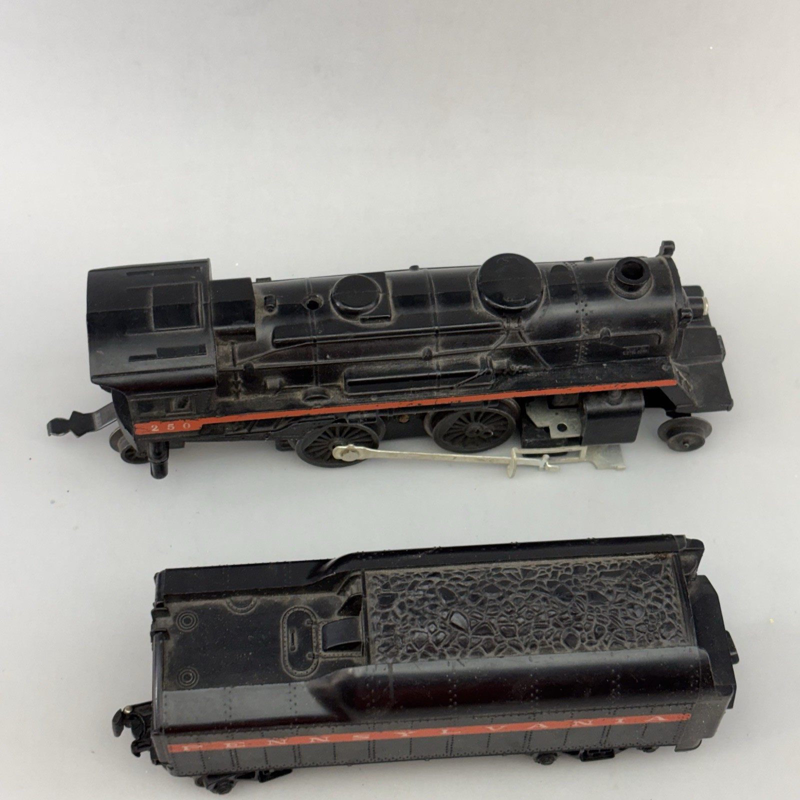 Lionel O27 Gauge 2-4-2 Pennsylvania #250 Steam Locomotive & Tender Orange Stripe