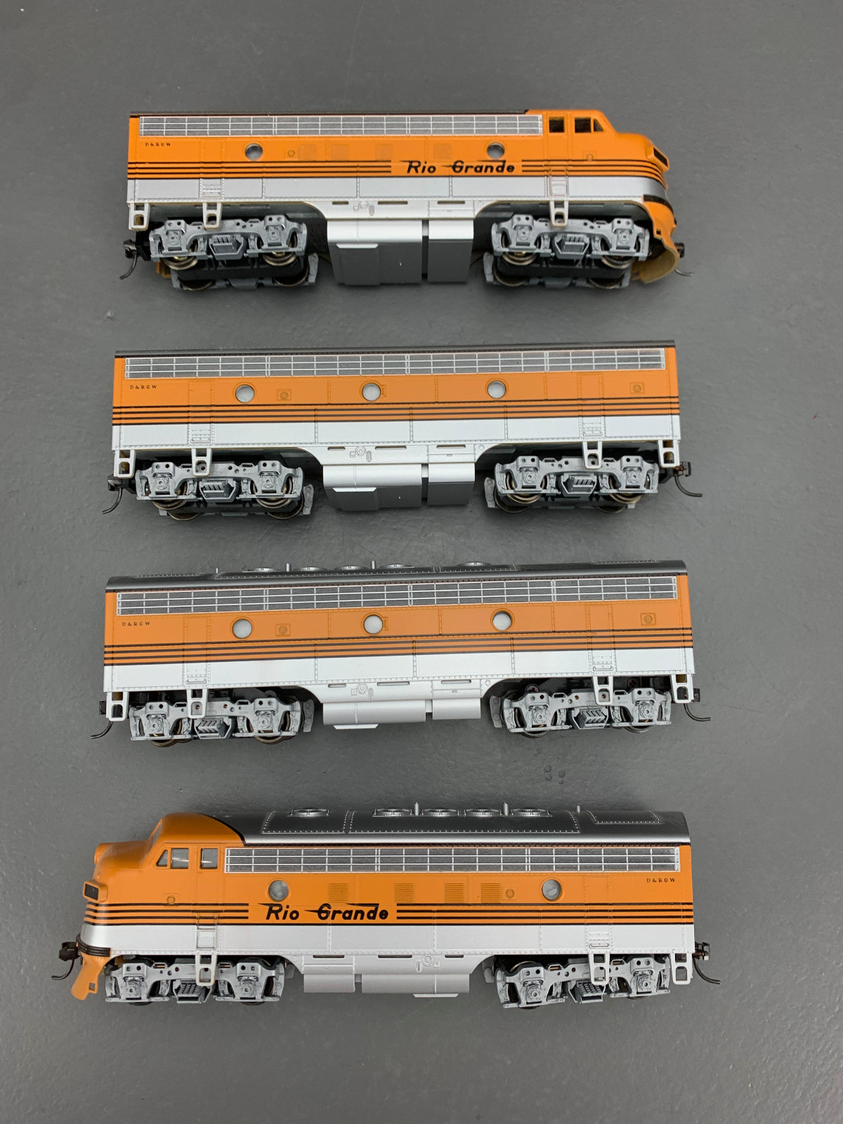 HO Stewart/Kato Rio Grande F7 A-B-B-A 4 Stripe Locomotives Pwrd Dcc-NSnd HO8065