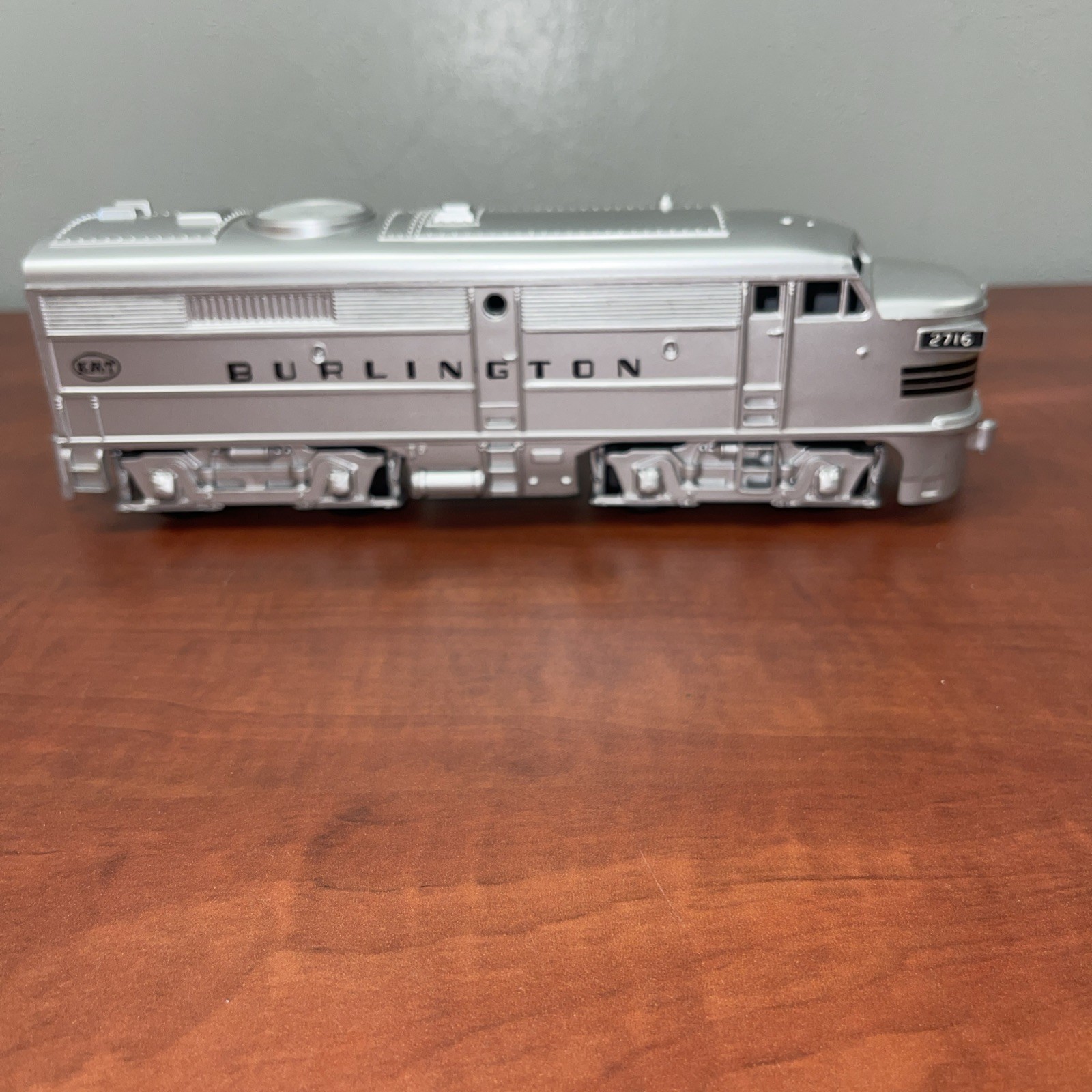 KMT Kusan Auburn Train 2716 ALCO DIESEL LOCOMOTIVE BURLINGTON SHELL No Motor