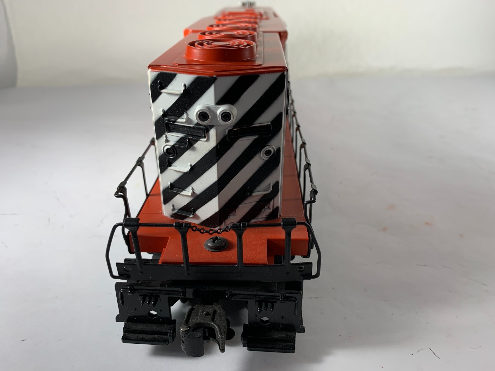 LIONEL 6-18203, CP RAIL SD-40 DIESEL LOCOMOTIVE #8203, OB (1989)