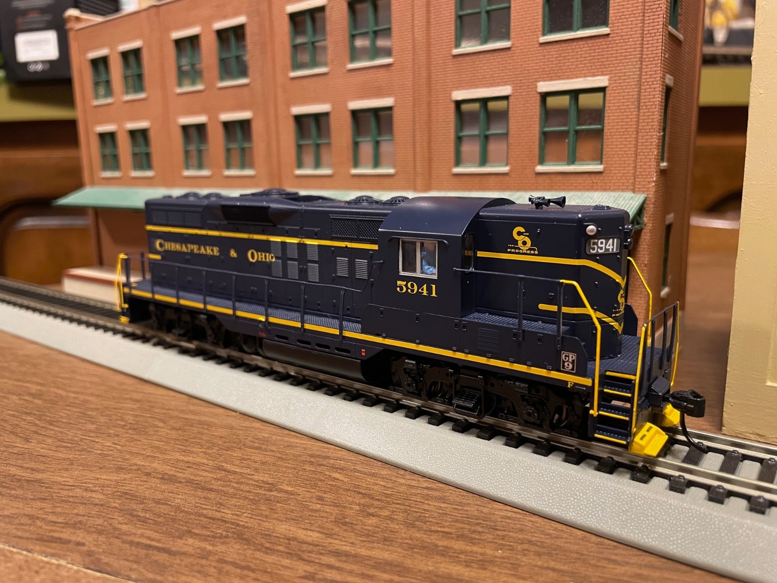 910-20493 Chesapeake & Ohio GP9 #5941 w/ESU Sound & DCC.