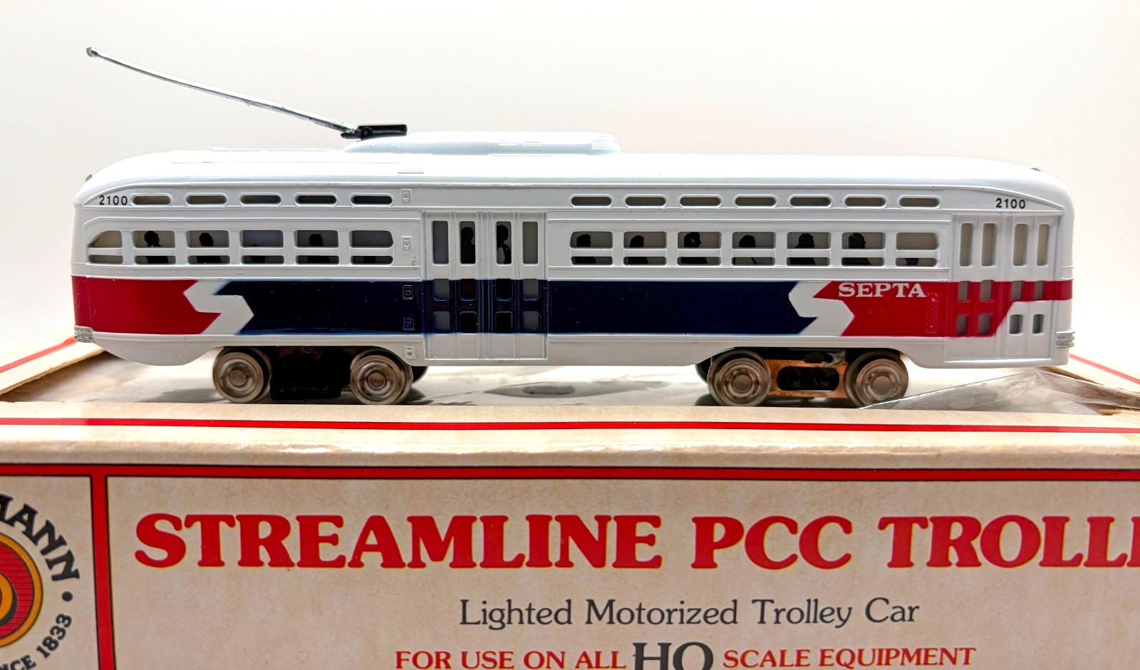 HO BACHMANN 41-629-C1 STREAMLINE PCC TROLLEY SEPTA