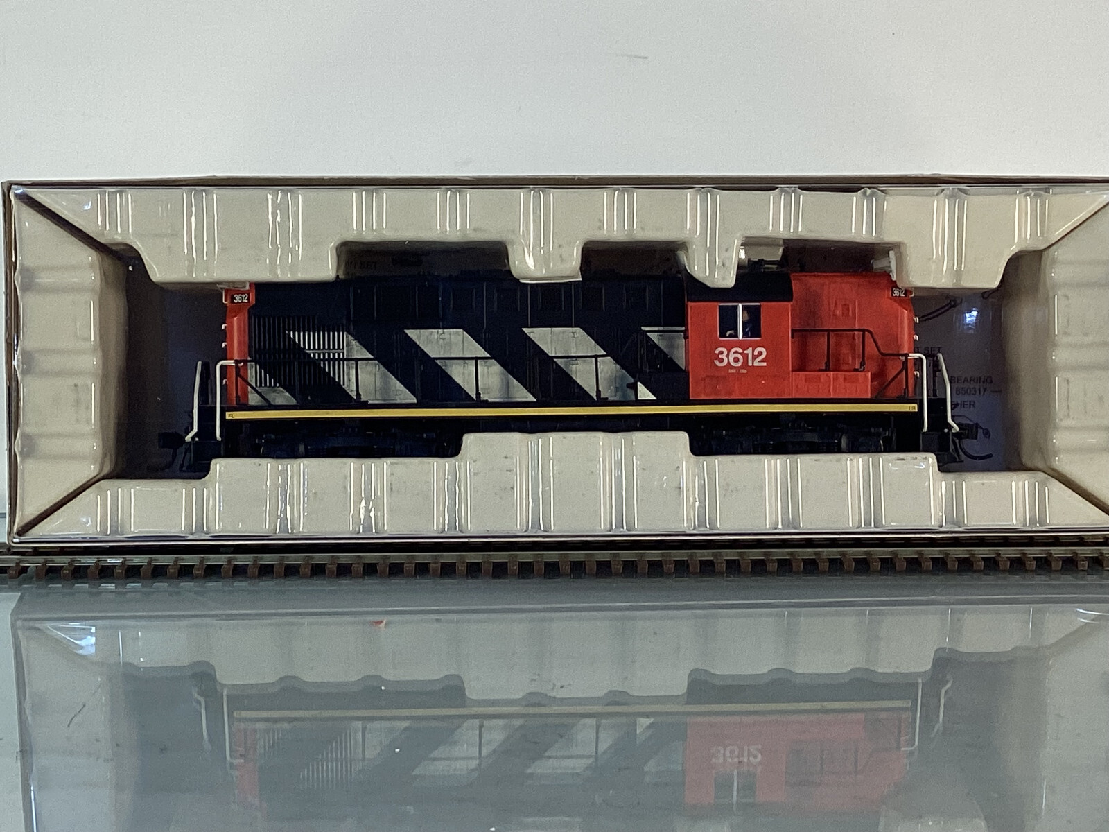 Atlas Classic HO Central Vermont (DW&P) RS11 #3613, Soundtraxx Sound DCC
