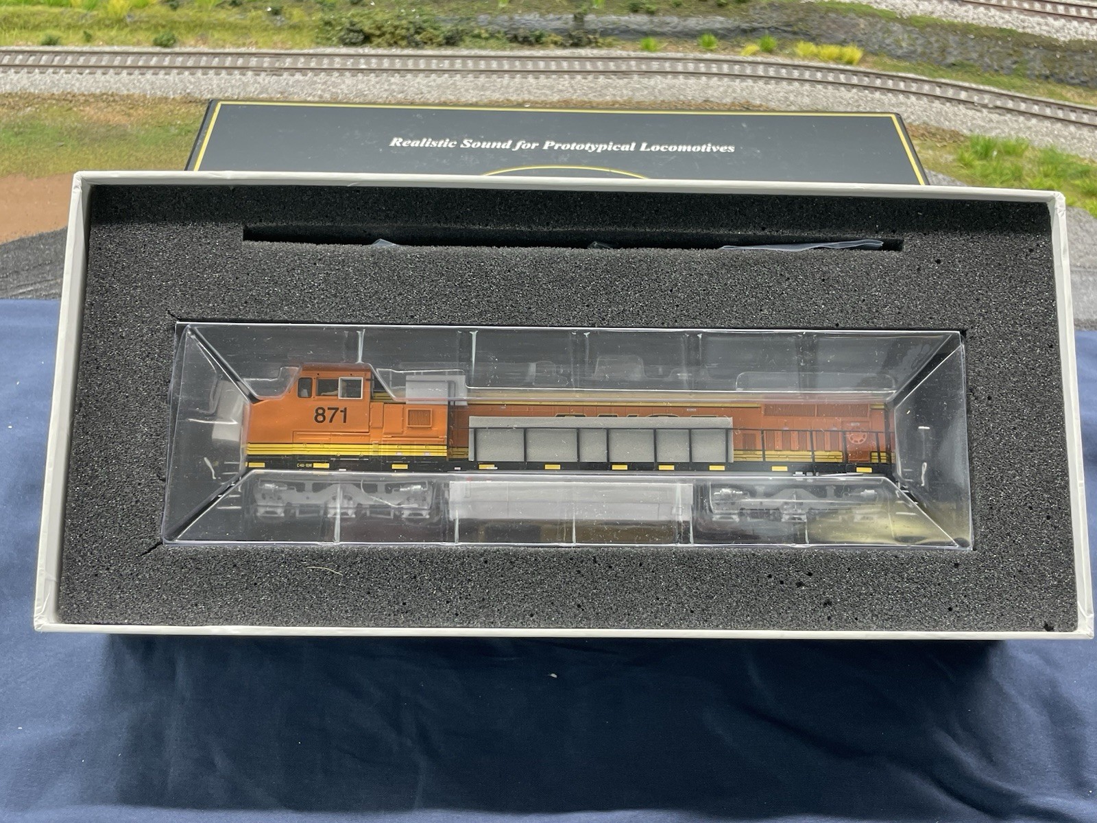 BNSF “H3 repaint” – HO Dash 8-40CW LOCOMOTIVE Atlas Master With DCC And Sound