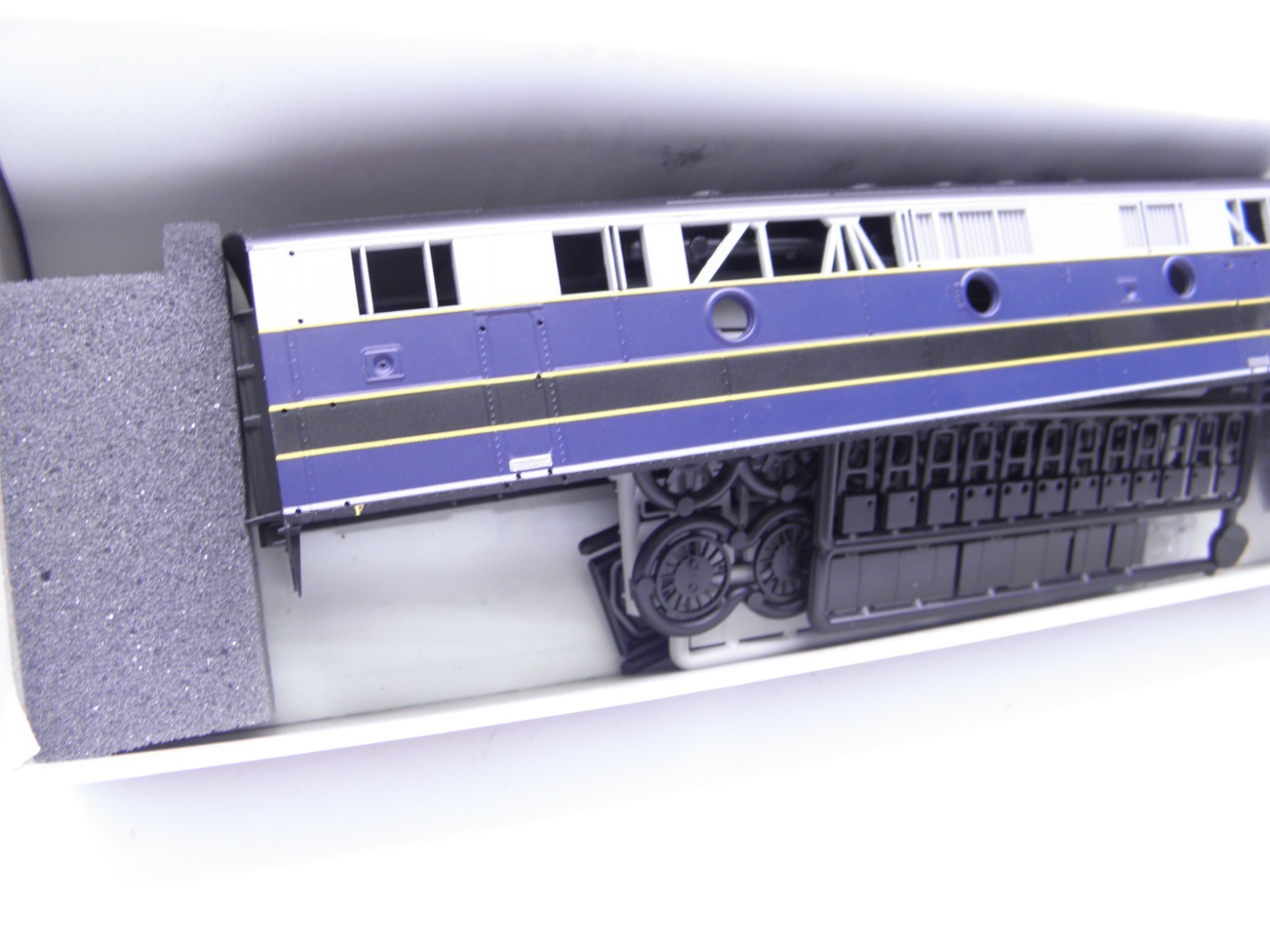 INTER MOUNTAIN – F-7B LOCOMOTIVE SHELL KIT BALTIMORE & OHIO #269- X HO SCALE KIT