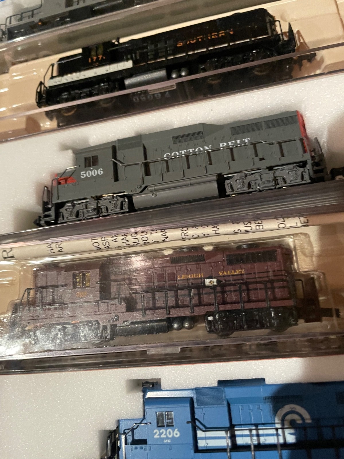 Collect: N GAUGE NORTHFOLK AND WESTERN SPECIAL EDITION LOCOMOTIVE + BONUS $5.00