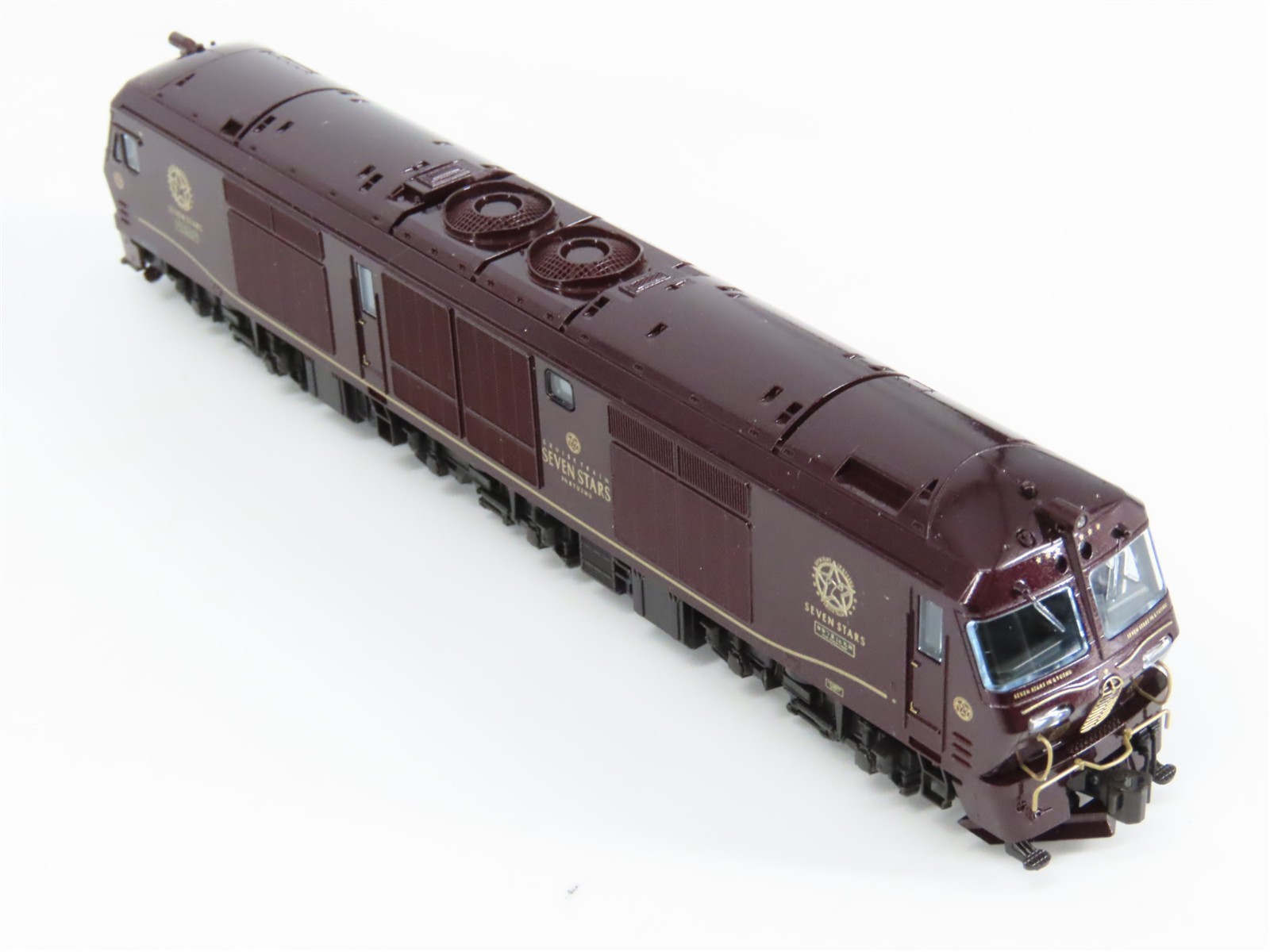 N KATO 10-1519 Cruise Train “Seven Stars in Kyushu” DF200 Diesel Passenger Set