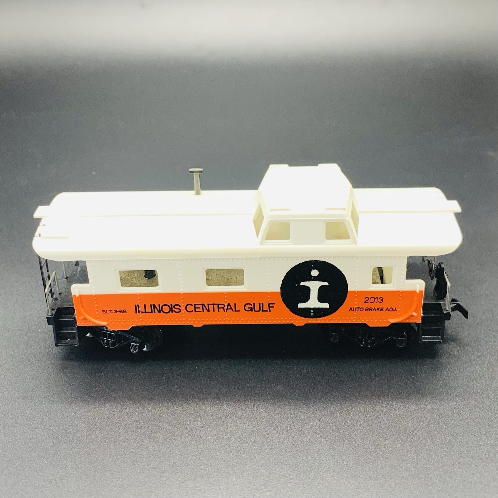 Tyco Illinois Central Gulf 8-Wheel Train Caboose ICG No. 327Z HO Scale with Box