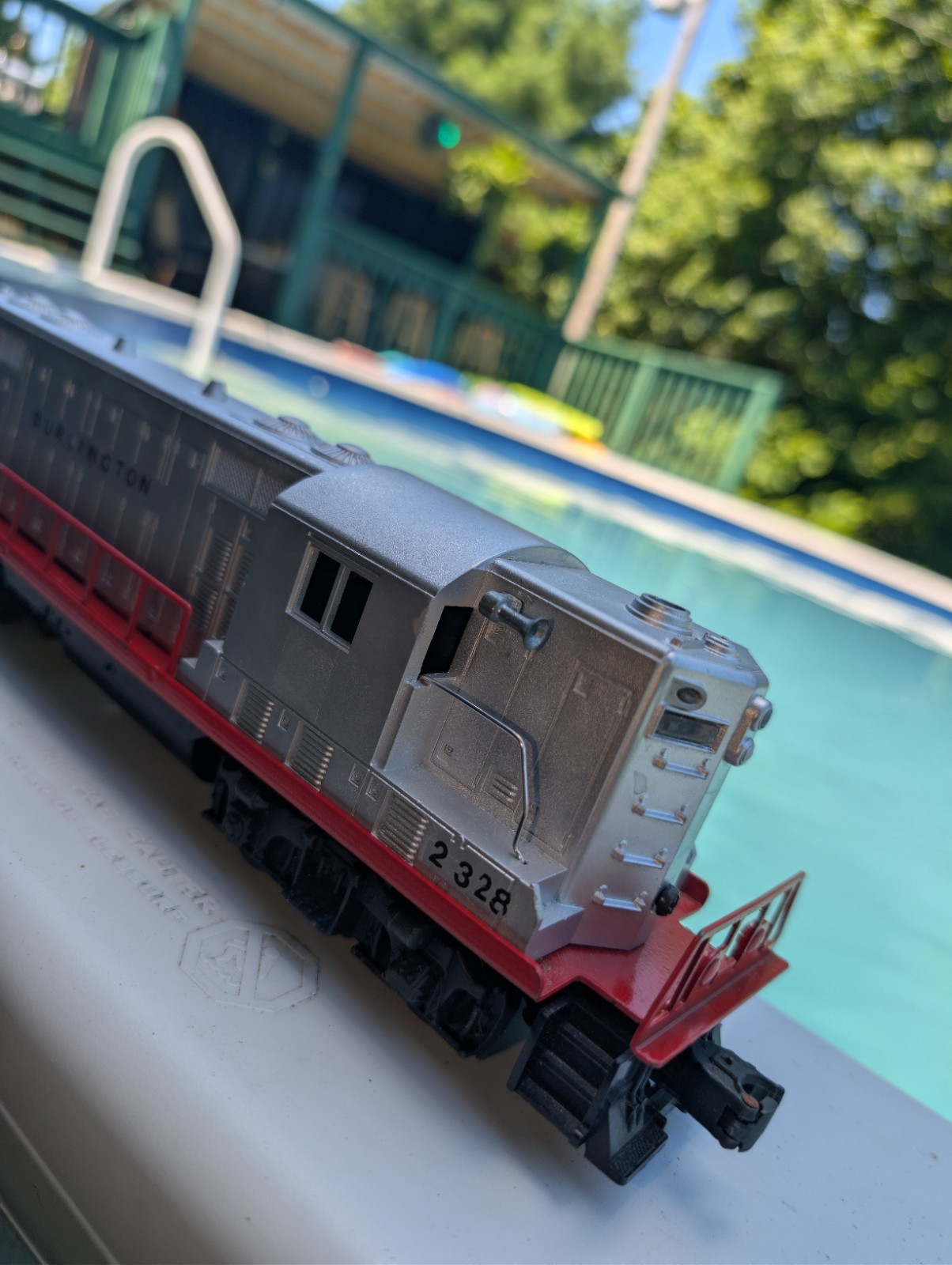 VINTAGE LIONEL 2328 BURLINGTON GP-7 DIESEL LOCOMOTIVE, 1955/1956/Used Little