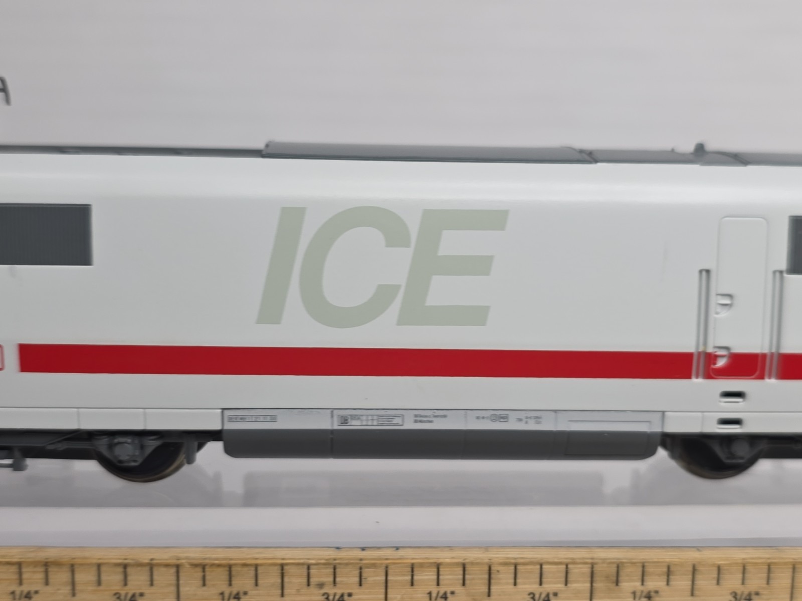 Roco HO Scale Powered 401012-0 DB ICE High Speed Bullet Train Runs Well