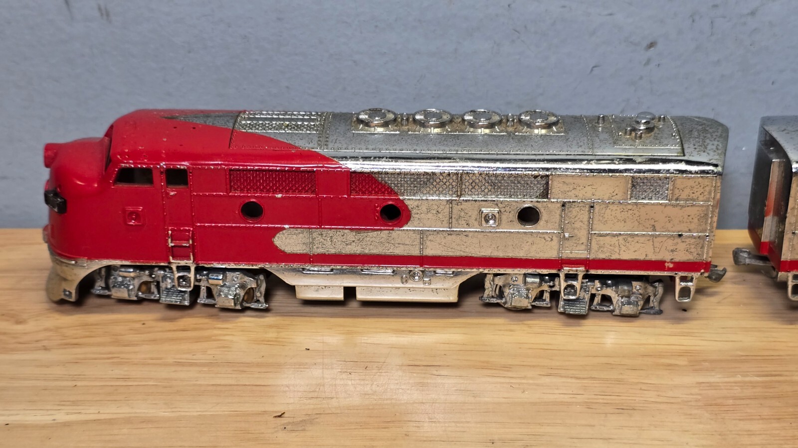 VARNEY CHROME DIESEL LOCOMOTIVE HO Scale 1946 1947 A&B Shells Vintage F-Unit Set