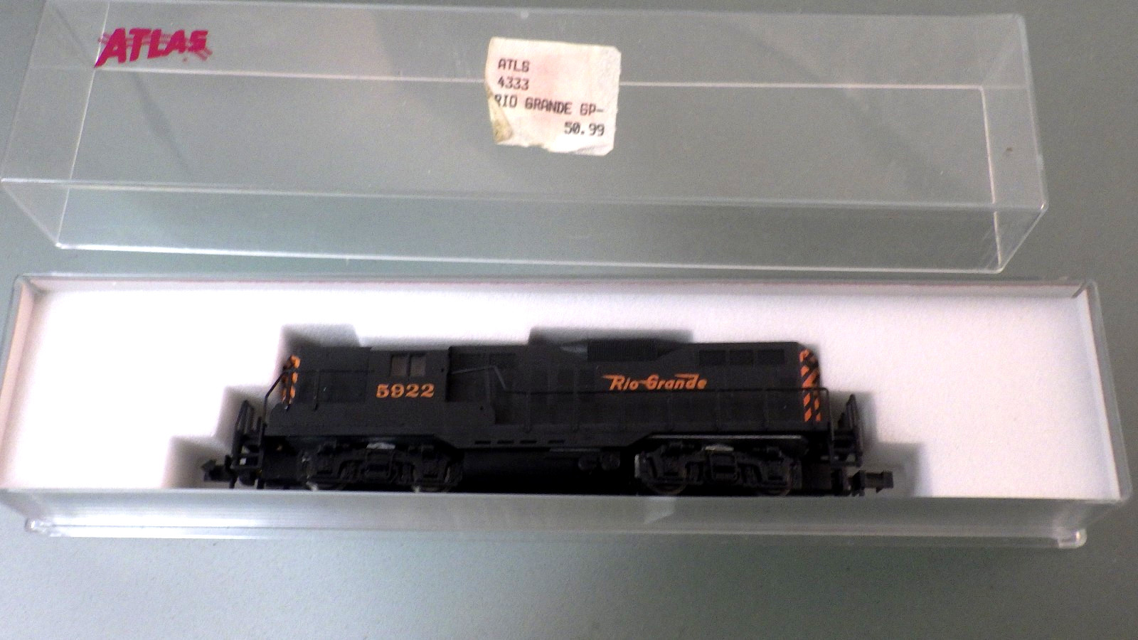 N-Atlas / Kato Powered GP-9 Locomotive Engine in Box * Rio Grande loose railing