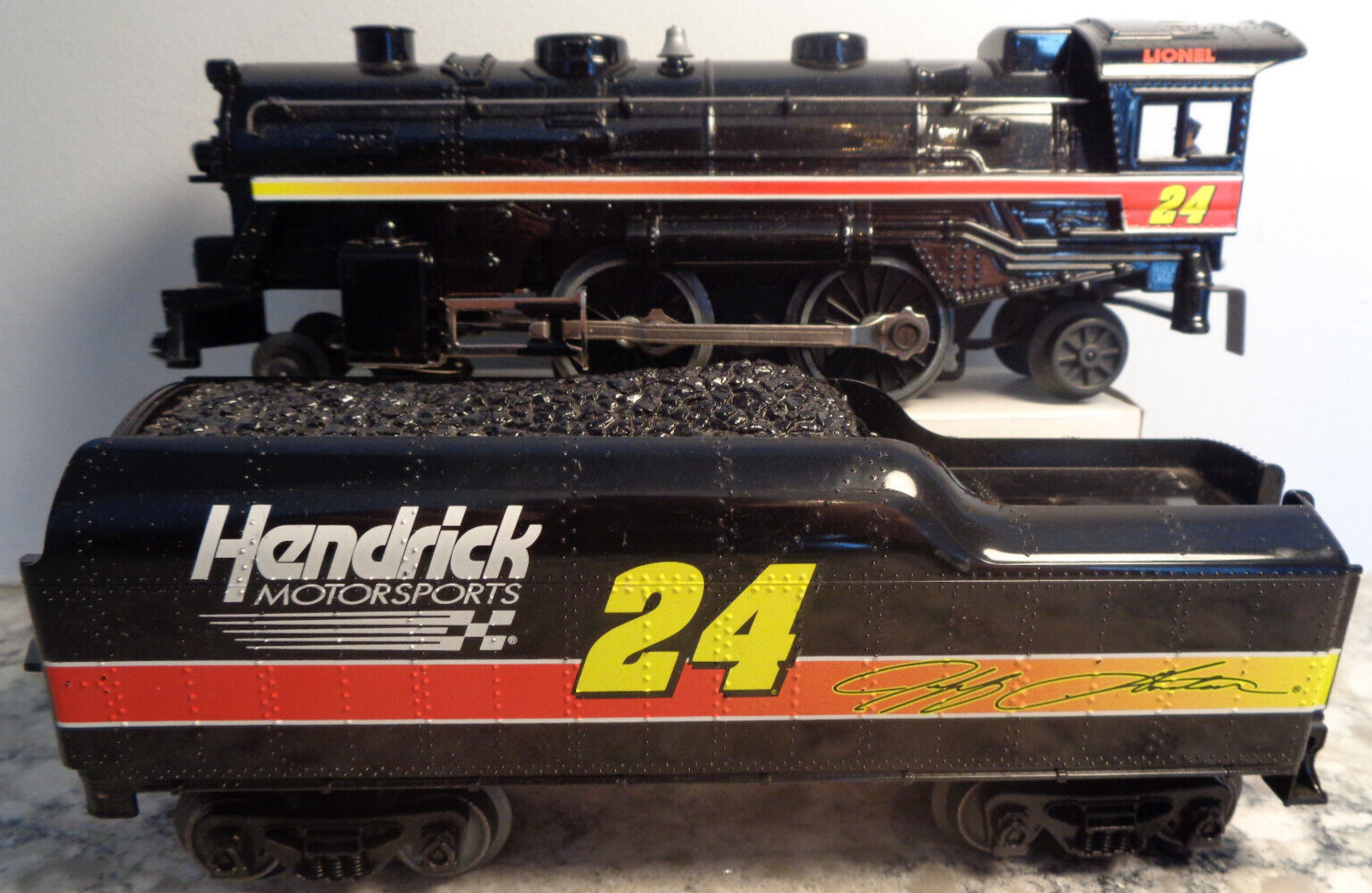 LIONEL O-27 GAUGE NASCAR JEFF GORDON #24 2-4-2 STEAM LOCO + TENDER NEEDS REPAIR