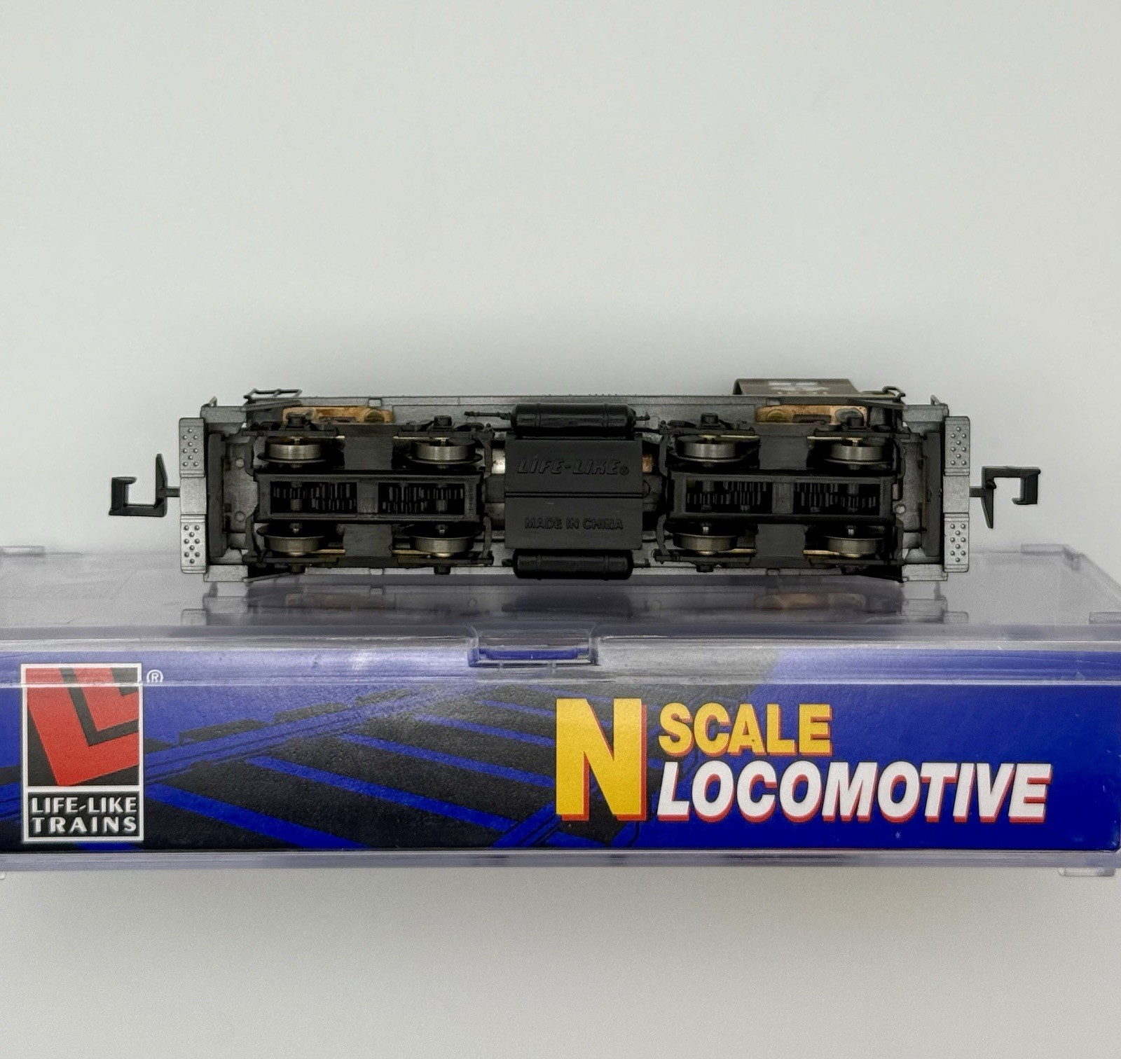 RARE NIOB N Life Like 7504 SW9/1200 Switcher Loco Boston & Maine #1231 Minutemen