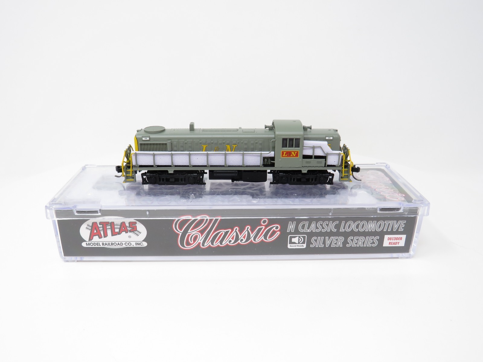 Atlas N 40005487 Louisville & Nashville L&N #105 ALCO RS-3 Diesel Locomotive