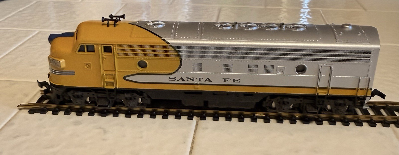Atlas HO FP7 Santa Fe – Excellent Condition – Austria/Roco