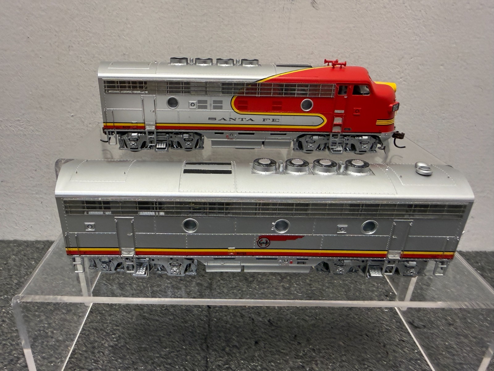 Athearn HO G2607 Santa Fe EMD F3A/F3B Diesels #21C & #21B – DCC Ready