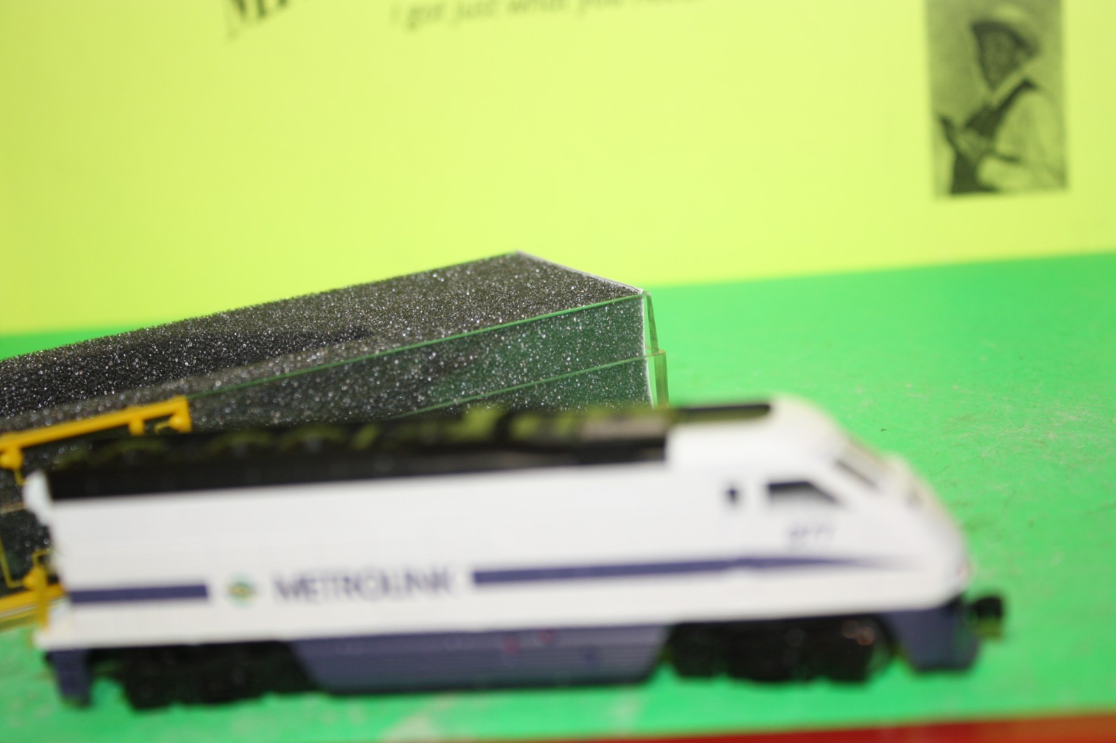 Athearn* N Scale F59Phi Metrolink #877 Light Rail 4 Piece Train Set