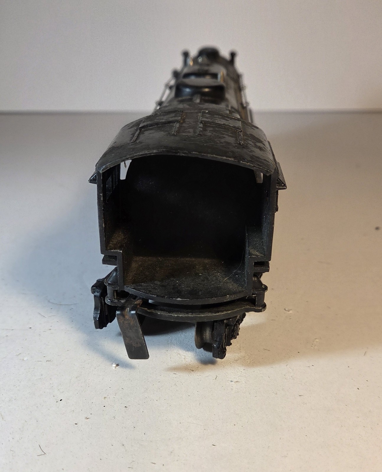Lionel #2055 Loco, 6026W Tender in very good working condition