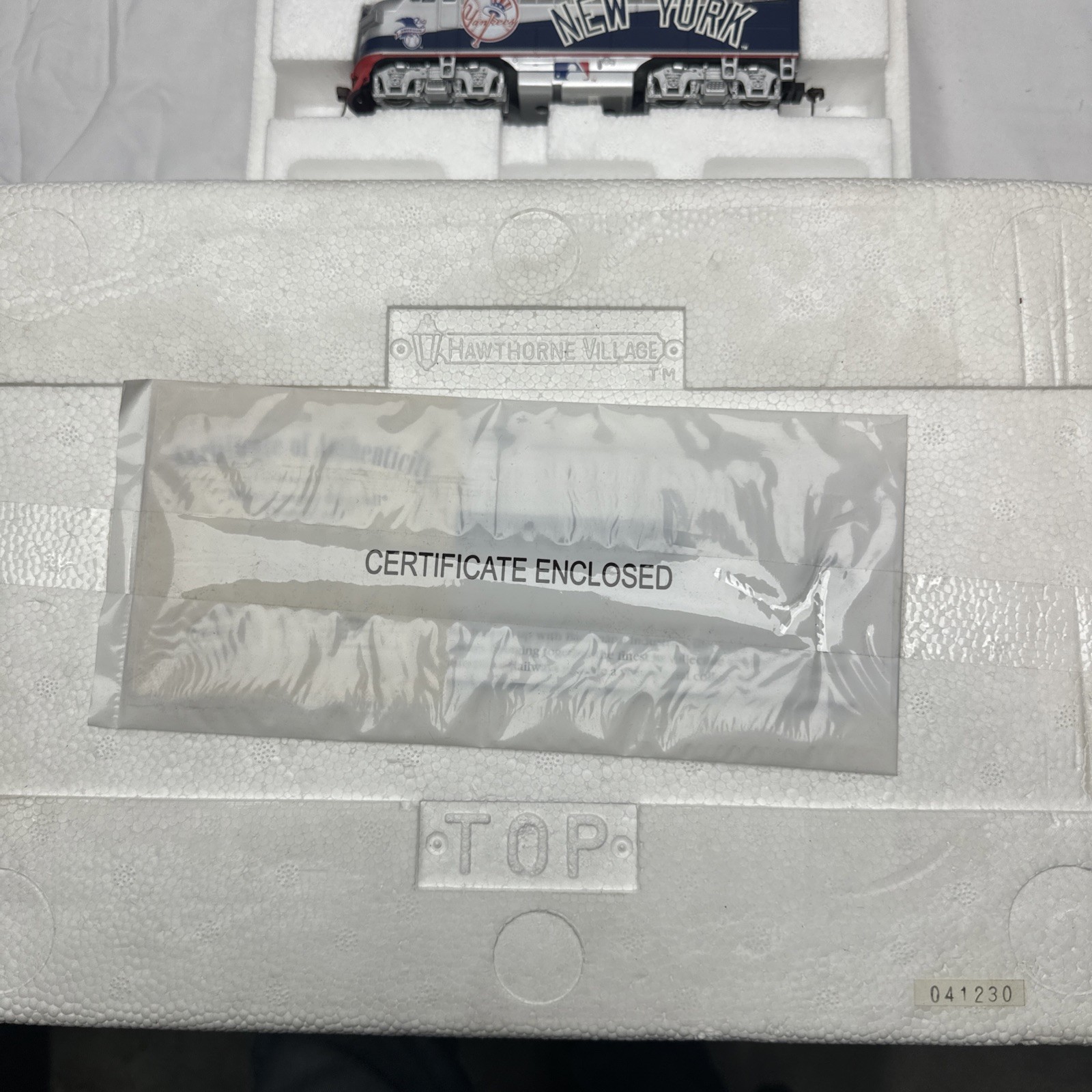 Hawthorne Village New York Yankees Express Collectible Train Set 90181-82-83